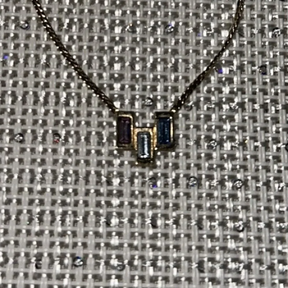 Avon Gold Tone Baguette Crystal Lavender Blue Silver Delicate Hues Necklace